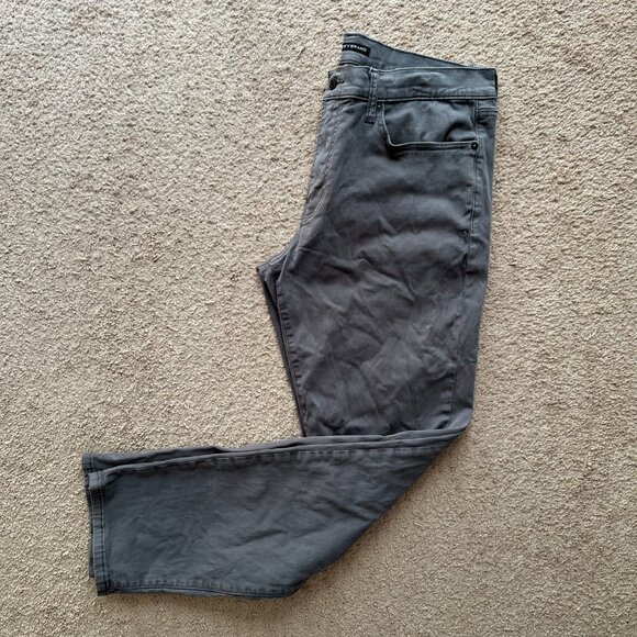 Lucky Brand Jeans Mens 34x32 Straight Leg Grey Denim Mid Rise Pockets - Picture 1 of 13